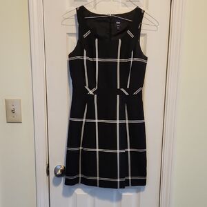 GAP Black and White Sleeveless Zipback Sheath Dress Size 2